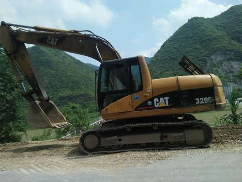 陕西出售转让二手1500小时2005年卡特彼勒320C挖掘机