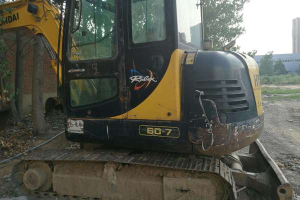 河南出售转让二手9800小时2009年现代R60挖掘机