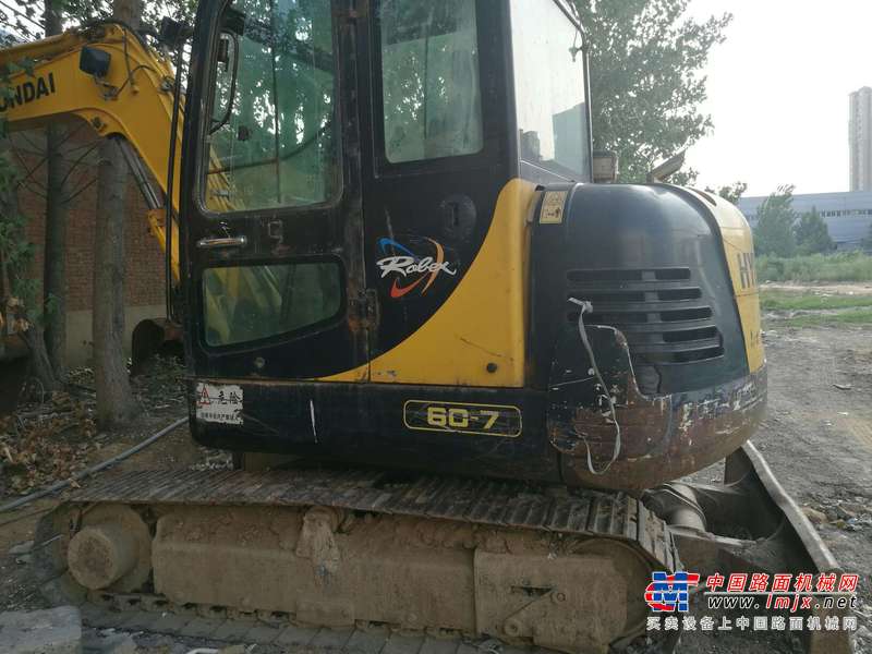 河南出售转让二手9800小时2009年现代R60挖掘机