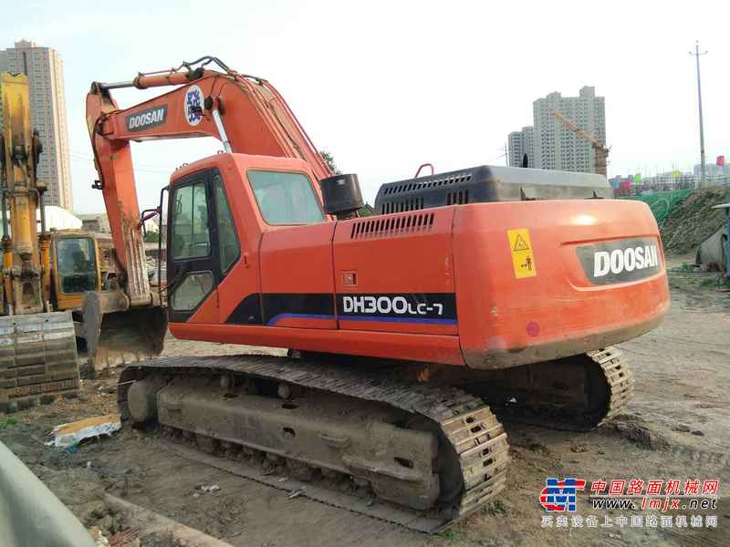 山西出售转让二手6200小时2011年斗山DH300挖掘机