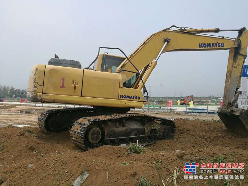 河南出售转让二手8600小时2010年小松PC200挖掘机