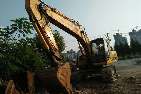 陕西出售转让二手8000小时2012年龙工LG6225挖掘机