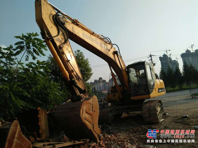 陕西出售转让二手8000小时2012年龙工LG6225挖掘机
