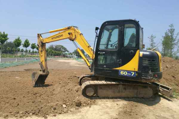 河南出售转让二手7680小时2010年现代R55挖掘机