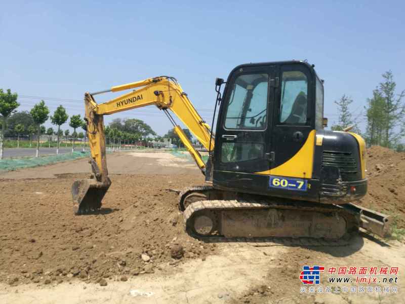 河南出售转让二手7680小时2010年现代R55挖掘机