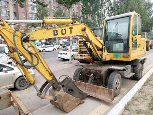 辽宁出售转让二手8000小时2010年宝鼎轮挖WYL65挖掘机
