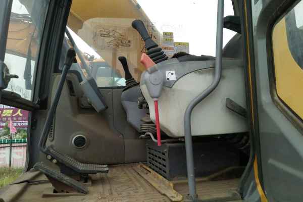 陕西出售转让二手2700小时2013年徐工XE260C挖掘机