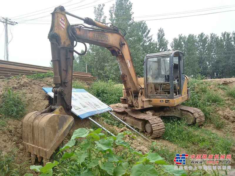 河南出售转让二手8500小时2010年福田雷沃FR85挖掘机