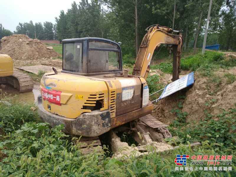 河南出售转让二手8500小时2010年福田雷沃FR85挖掘机