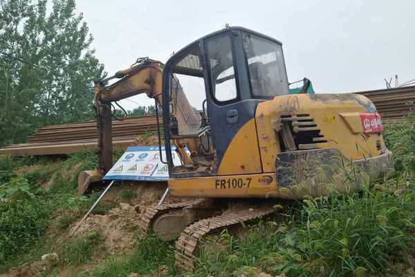 河南出售转让二手8500小时2010年福田雷沃FR85挖掘机