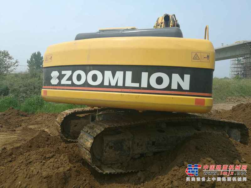 河南出售转让二手2100小时2013年中联重科ZE205E挖掘机