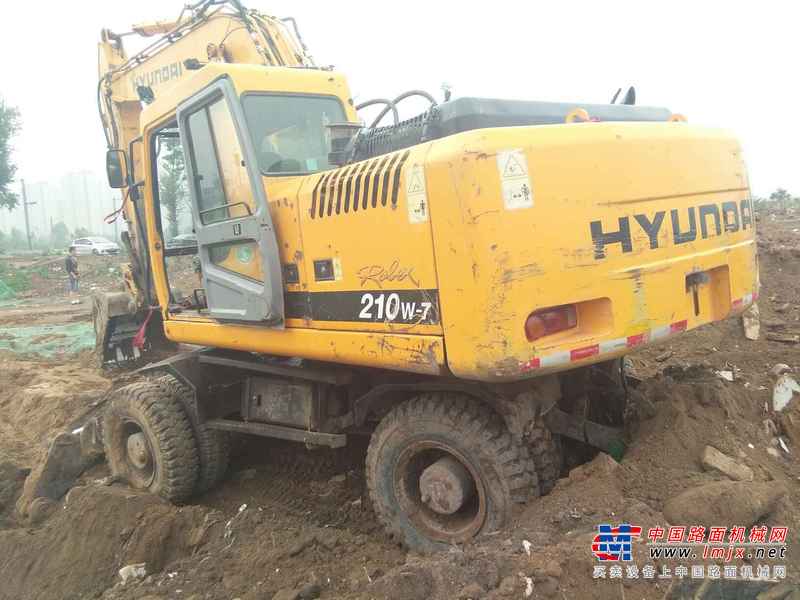 山西出售转让二手9000小时2009年现代轮挖R210W挖掘机