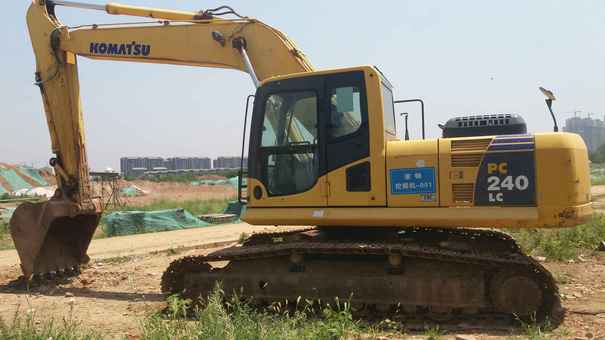 陕西出售转让二手6400小时2010年小松PC240LC挖掘机
