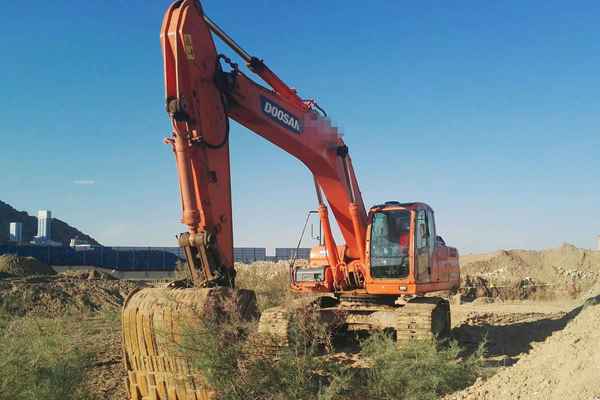 内蒙古出售转让二手8800小时2011年斗山DX300LC挖掘机