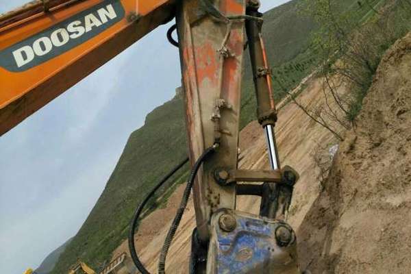 河南出售转让二手12000小时2009年斗山DH370LC挖掘机