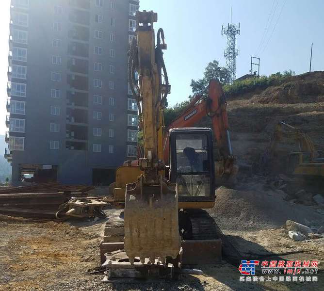 贵州出售转让二手8600小时2010年卡特重工CT80挖掘机