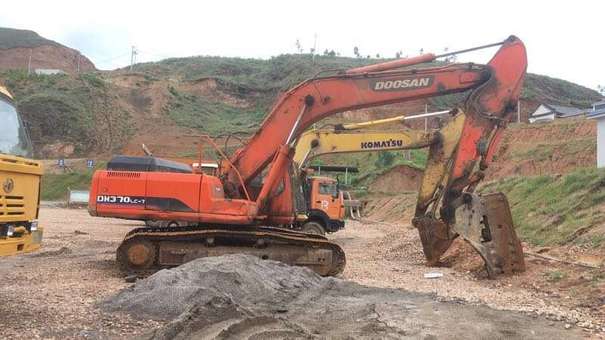云南出售转让二手16000小时2011年斗山DH300LC挖掘机