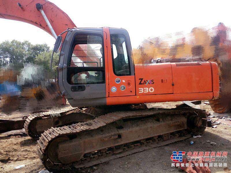 黑龙江出售转让二手15000小时2006年日立ZX240挖掘机