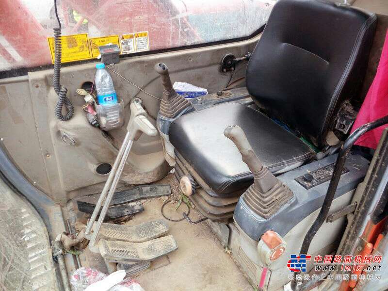 黑龙江出售转让二手2000小时2011年恒特重工HT135挖掘机