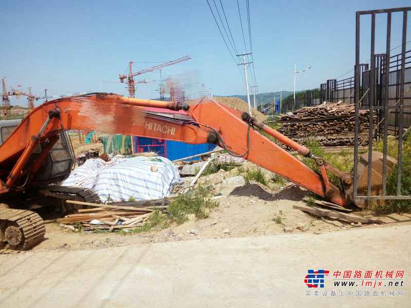 黑龙江出售转让二手10000小时2003年日立EX200挖掘机