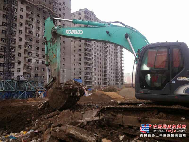 黑龙江出售转让二手7500小时2010年神钢SK260LC挖掘机