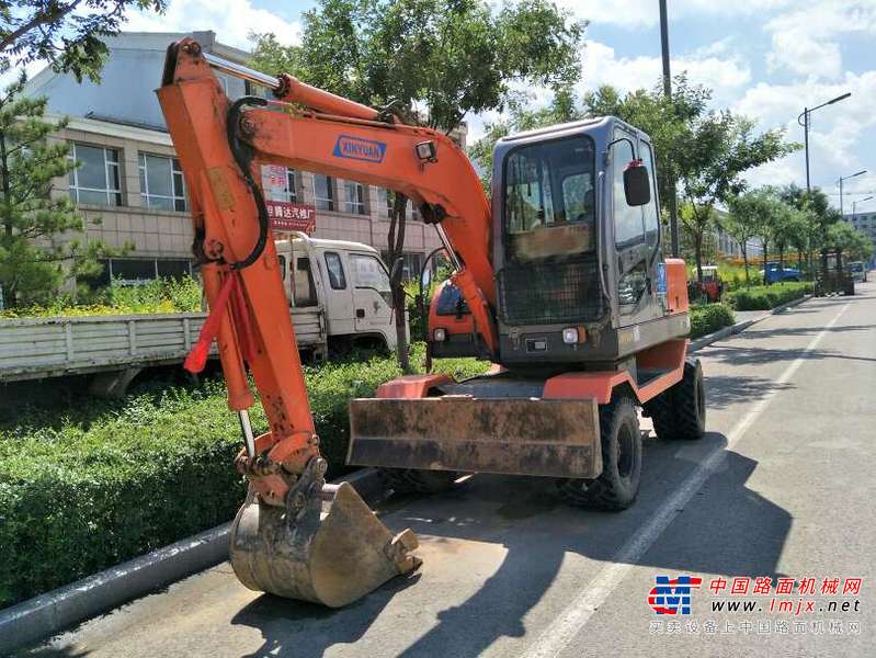 山西出售转让二手2000小时2013年新源机械轮挖65W挖掘机