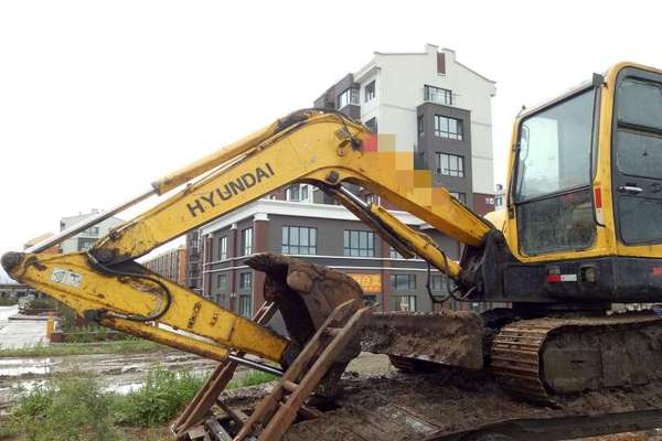 黑龙江出售转让二手17600小时2008年现代R60挖掘机