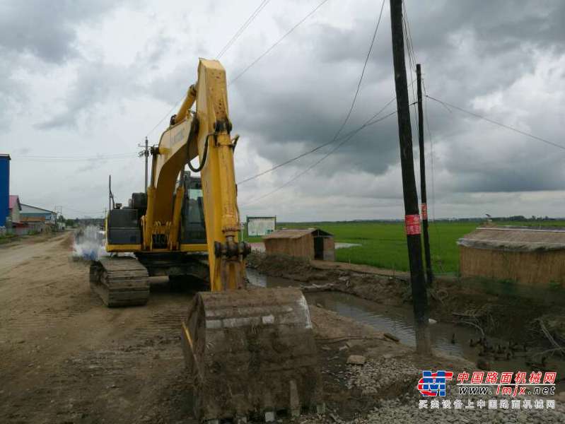 黑龙江出售转让二手4800小时2010年住友SH210挖掘机