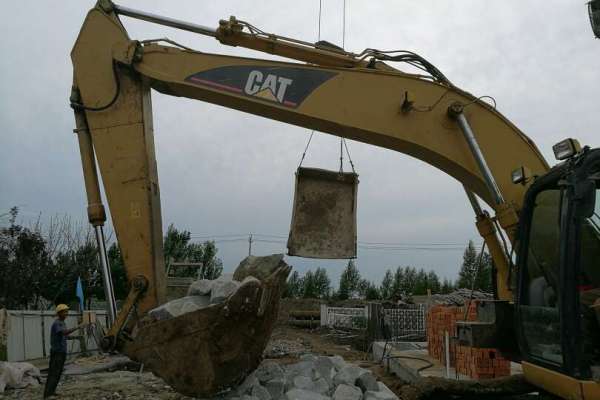黑龙江出售转让二手12000小时2007年卡特彼勒320D挖掘机