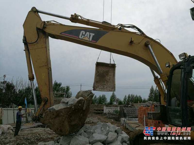 黑龙江出售转让二手12000小时2007年卡特彼勒320D挖掘机
