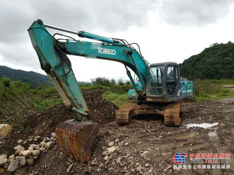 云南出售转让二手6852小时2011年神钢SK200挖掘机