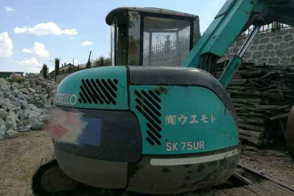 黑龙江出售转让二手8000小时2003年神钢SK75UR挖掘机