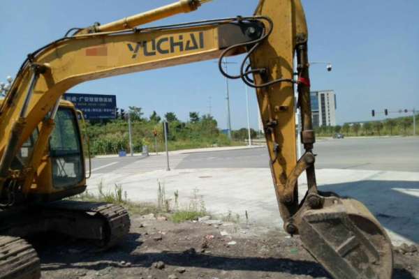 四川出售转让二手8500小时2010年玉柴YC135挖掘机