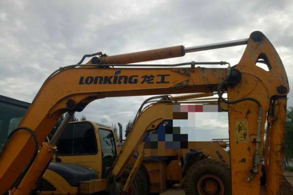 辽宁出售转让二手8000小时2010年龙工LG6065挖掘机
