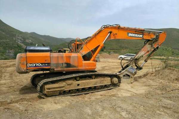 河南出售转让二手12000小时2009年斗山DH370LC挖掘机