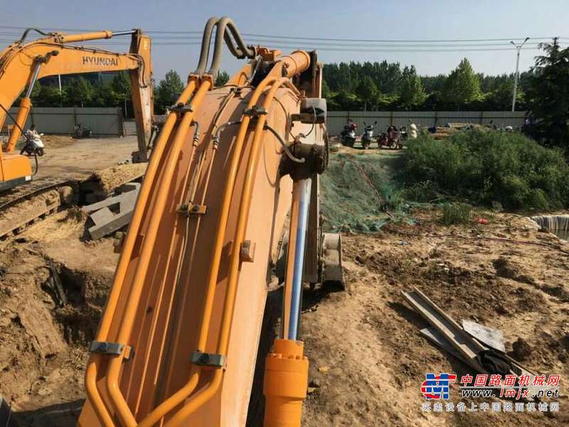 河南出售转让二手9680小时2010年现代R215挖掘机