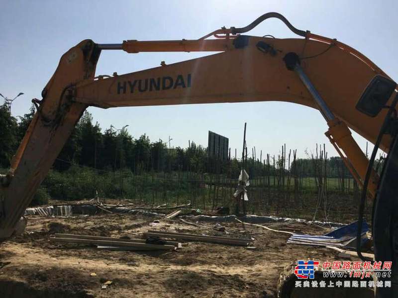 河南出售转让二手9680小时2010年现代R215挖掘机