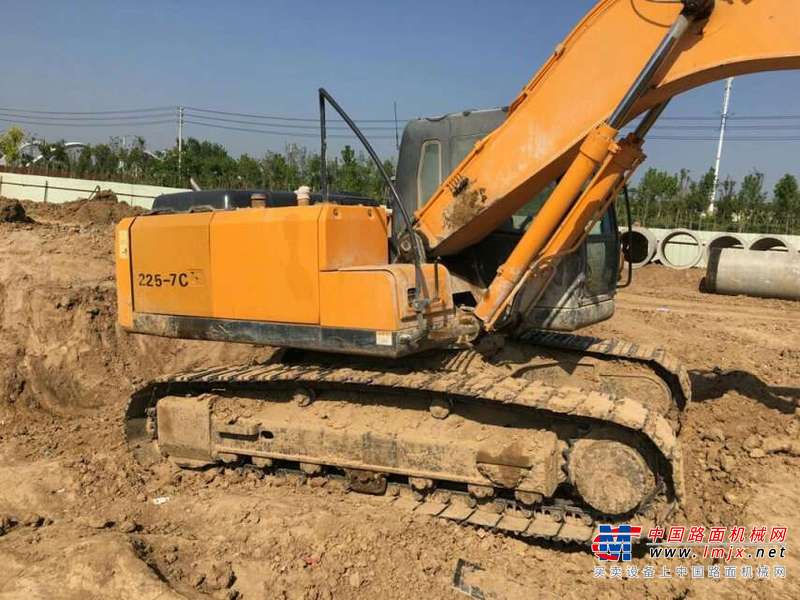 河南出售转让二手9680小时2010年现代R215挖掘机