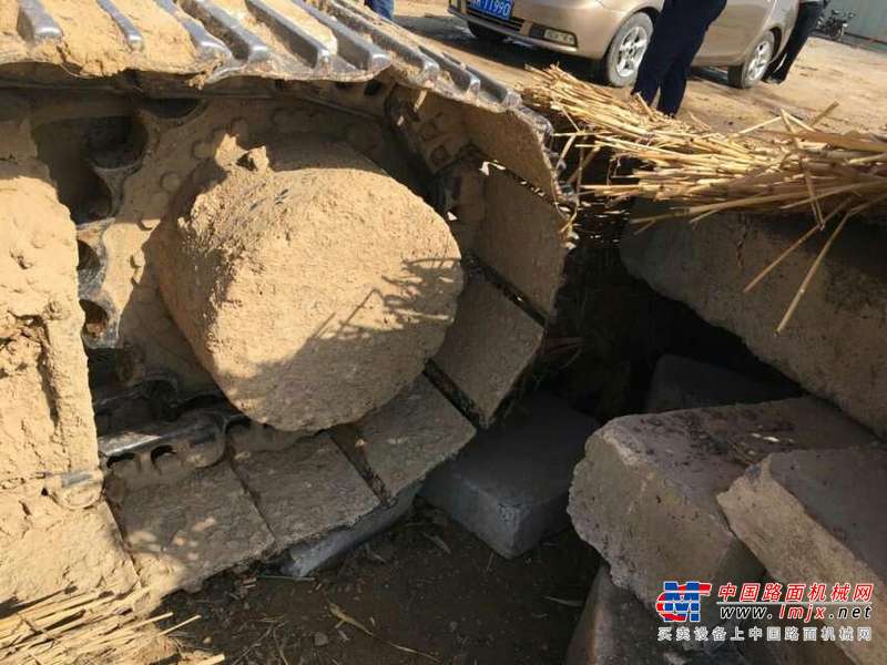 河南出售转让二手8990小时2010年现代R215挖掘机