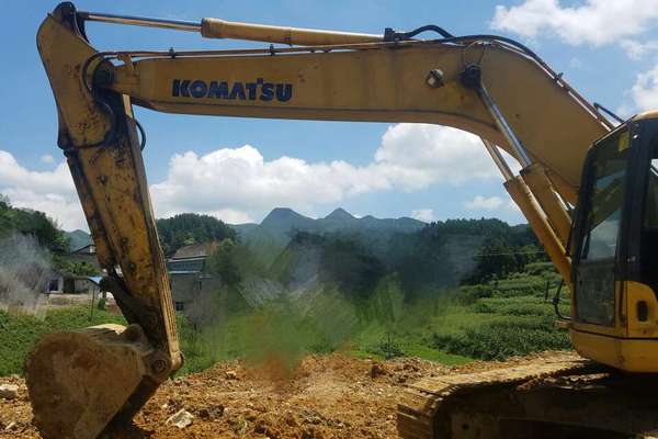 贵州出售转让二手9800小时2006年小松PC200挖掘机