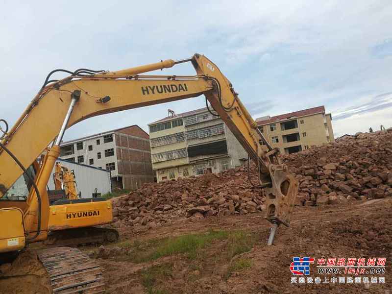 江西出售转让二手10000小时2009年现代R215挖掘机