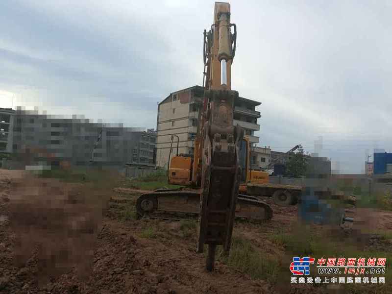 江西出售转让二手10000小时2009年现代R215挖掘机