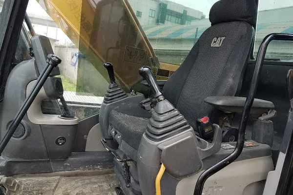 四川出售转让二手4000小时2013年卡特彼勒320D2挖掘机