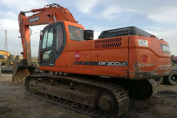 内蒙古出售转让二手7000小时2011年斗山DX300LC挖掘机