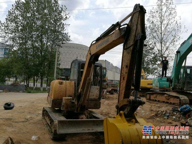 江西出售转让二手10000小时2010年柳工CLG907挖掘机