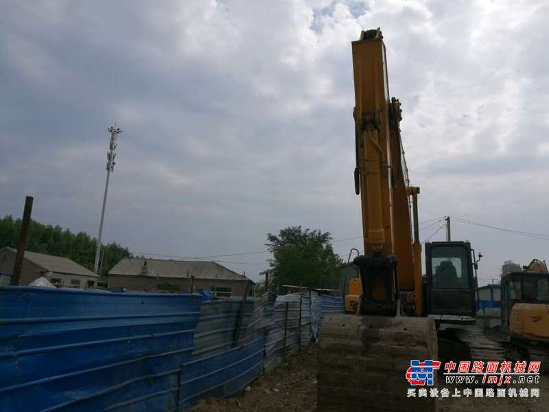 吉林出售转让二手8500小时2009年现代R305LC挖掘机