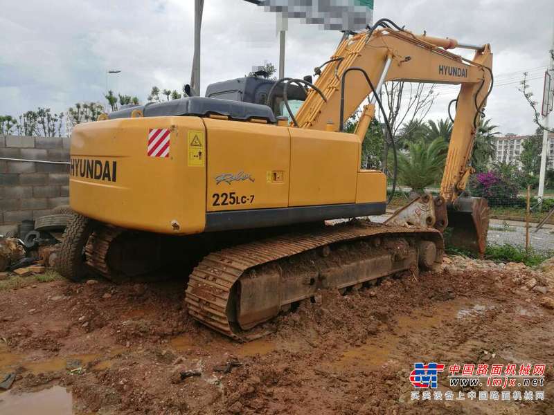 云南出售转让二手7190小时2009年现代R225挖掘机