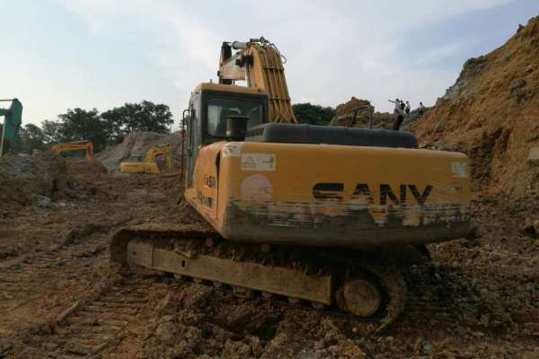 江西出售转让二手13000小时2010年三一重工SY215C挖掘机
