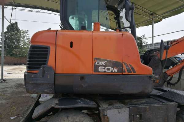 四川出售转让二手3140小时2012年斗山轮挖DX60WS挖掘机