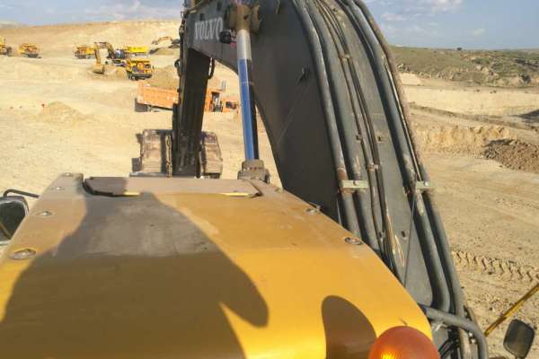 内蒙古出售转让二手6400小时2012年沃尔沃EC380DL挖掘机